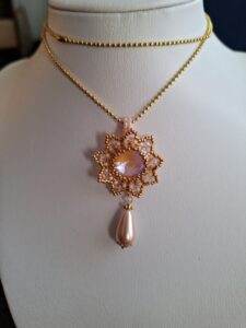 Halsband med hänge